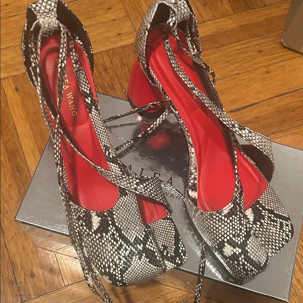 AZALEA WANG BUIKY SNAKE CONTRAST PUMP - Picture 6 of 7